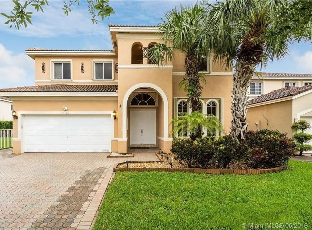 Photo of 19389 SW 64th Street, Pembroke Pines, FL 33332 (MLS # F10415450)