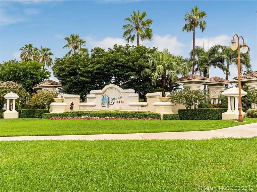 Photo of 19389 SW 64th Street, Pembroke Pines, FL 33332 (MLS # F10415450)