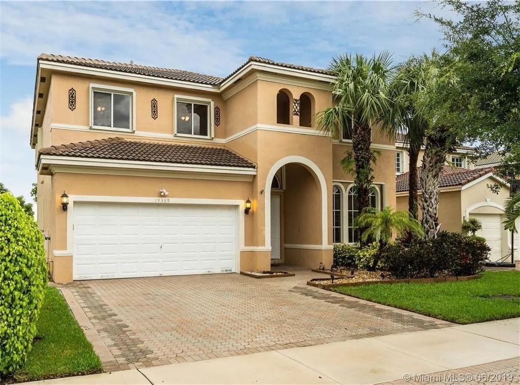 Photo of 19389 SW 64th Street, Pembroke Pines, FL 33332 (MLS # F10415450)