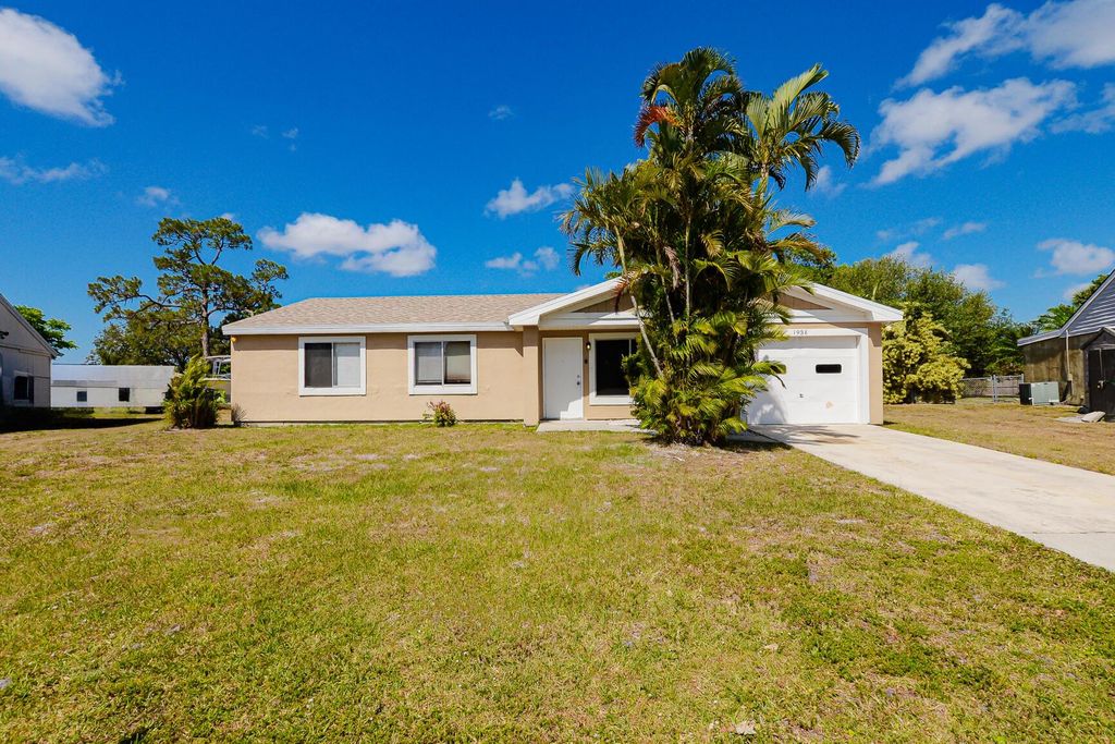 Photo of 1938 SE Redwing Circle, Port Saint Lucie, FL 34952 (MLS # R11085151)
