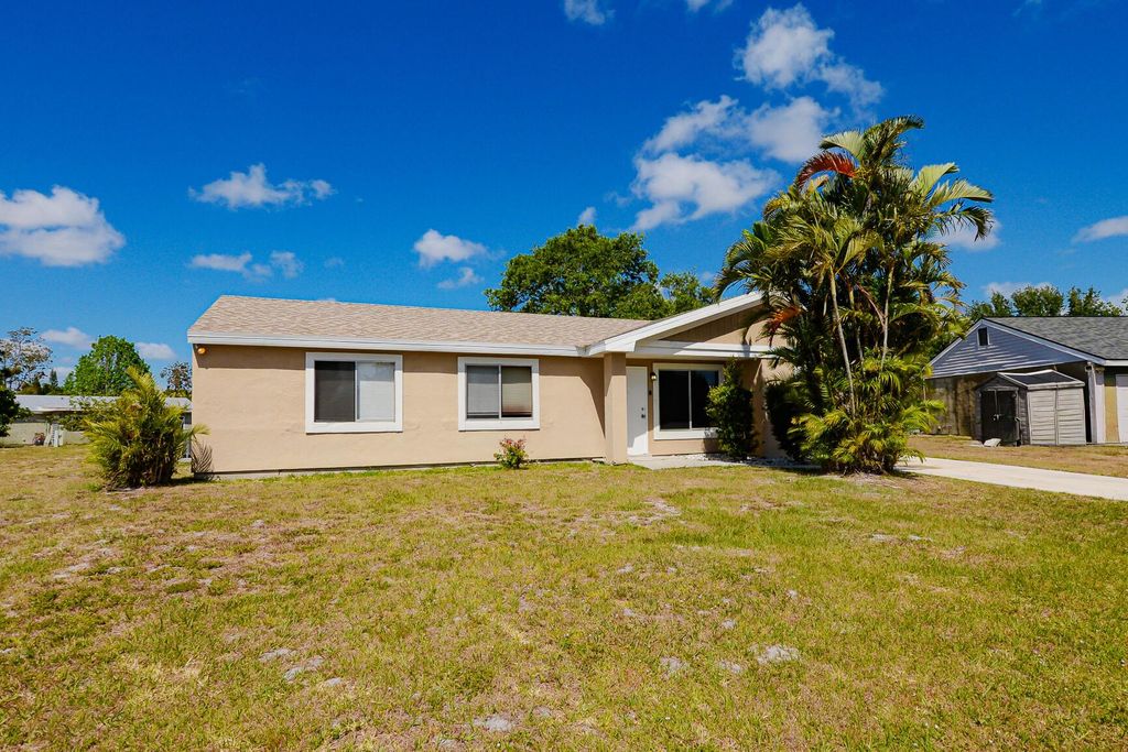 Photo of 1938 SE Redwing Circle, Port Saint Lucie, FL 34952 (MLS # R11085151)