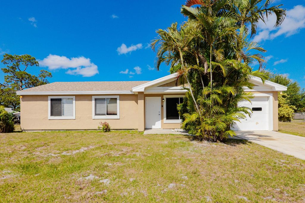 Photo of 1938 SE Redwing Circle, Port Saint Lucie, FL 34952 (MLS # R11085151)