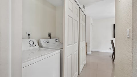 Tiny photo for 219 Wimbledon Lakes Drive, Plantation, FL 33324 (MLS # B26090983)
