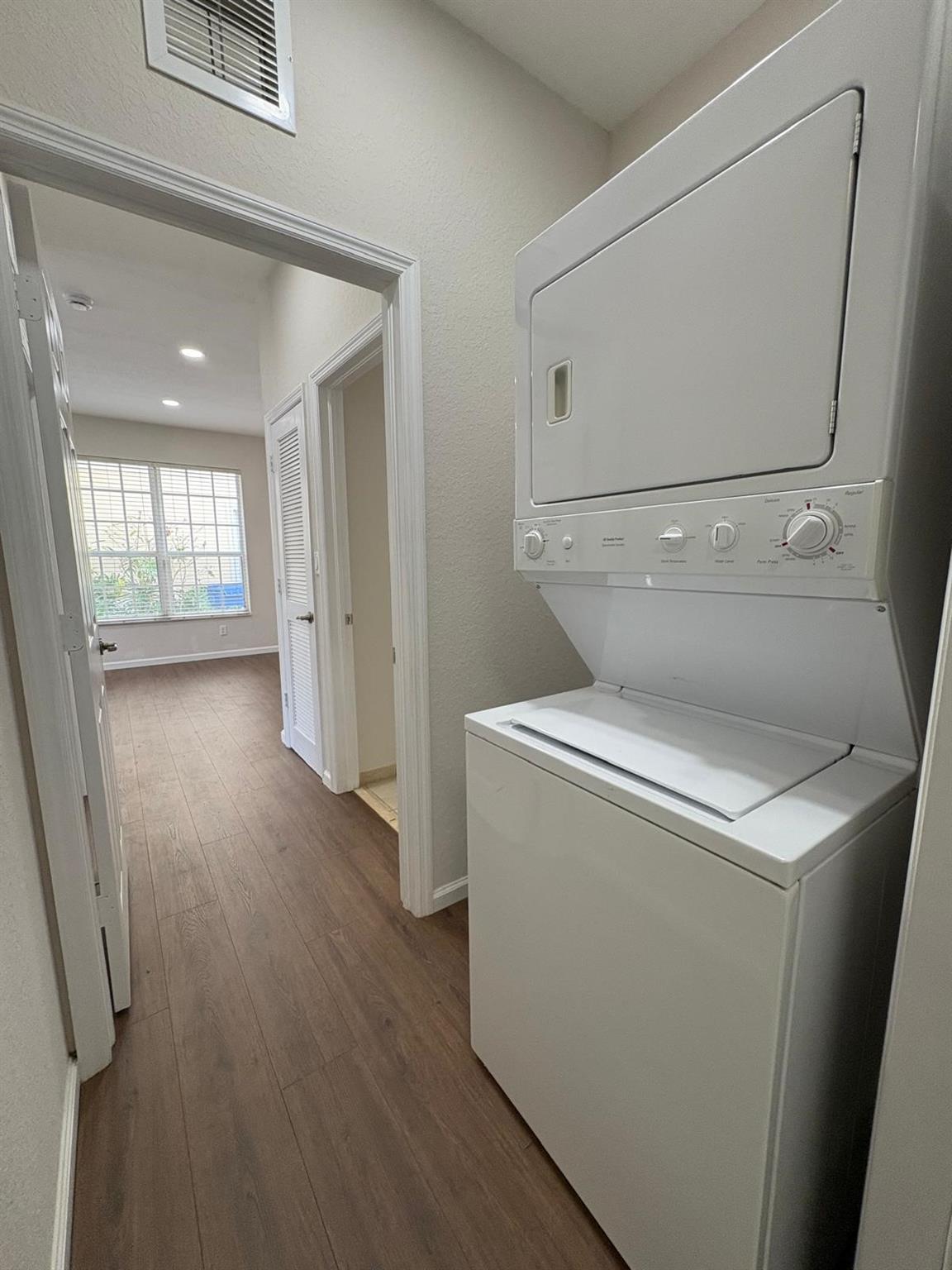 Strok 2 147-22 B - Residential Lease