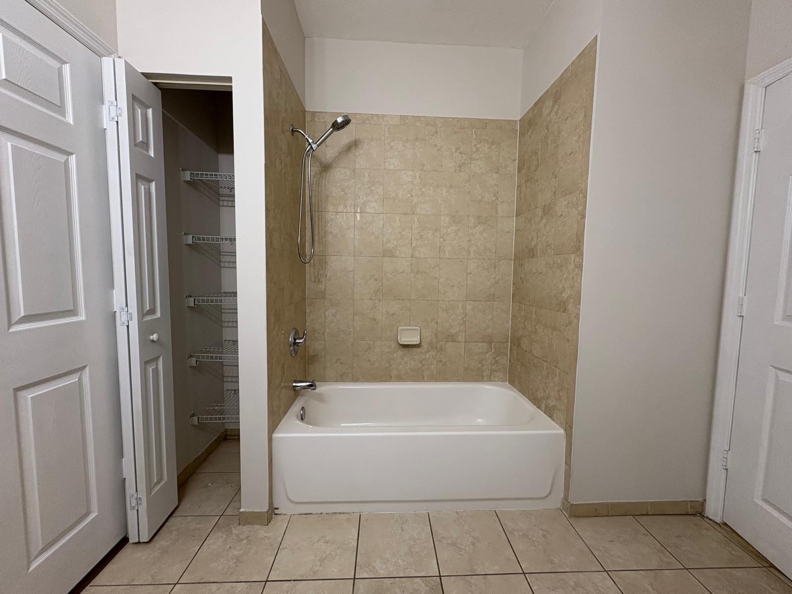 Strok 2 147-22 B - Residential Lease