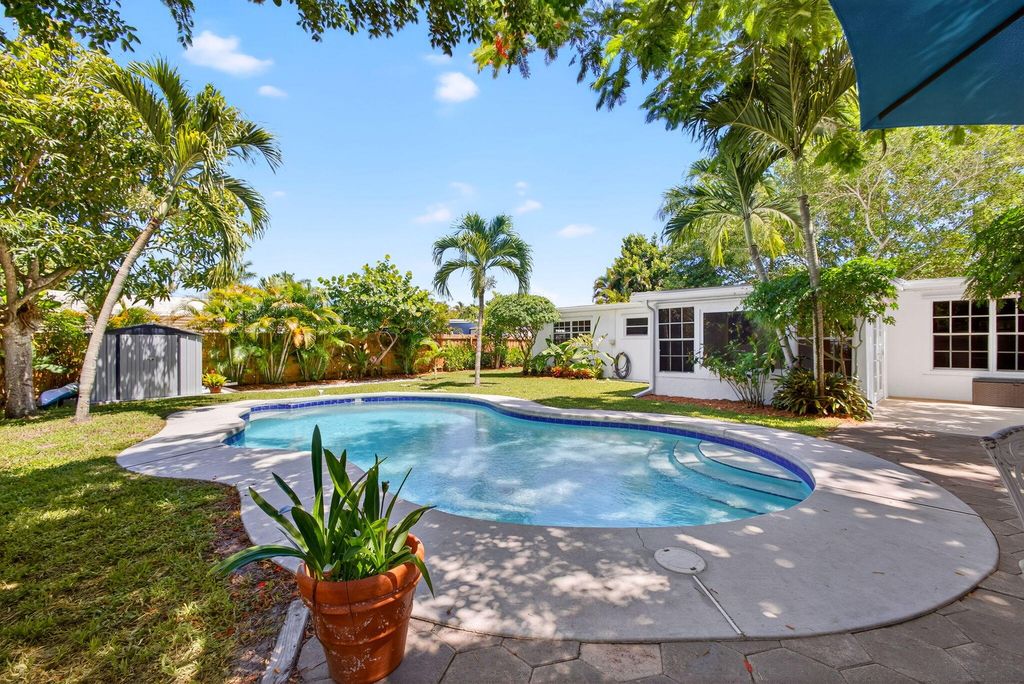 Photo of 1007 W Hawie Street, Jupiter, FL 33458 (MLS # R11108847)