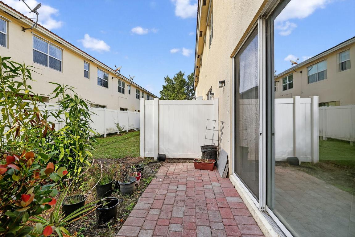 RIVER MARINA - Residential Lease