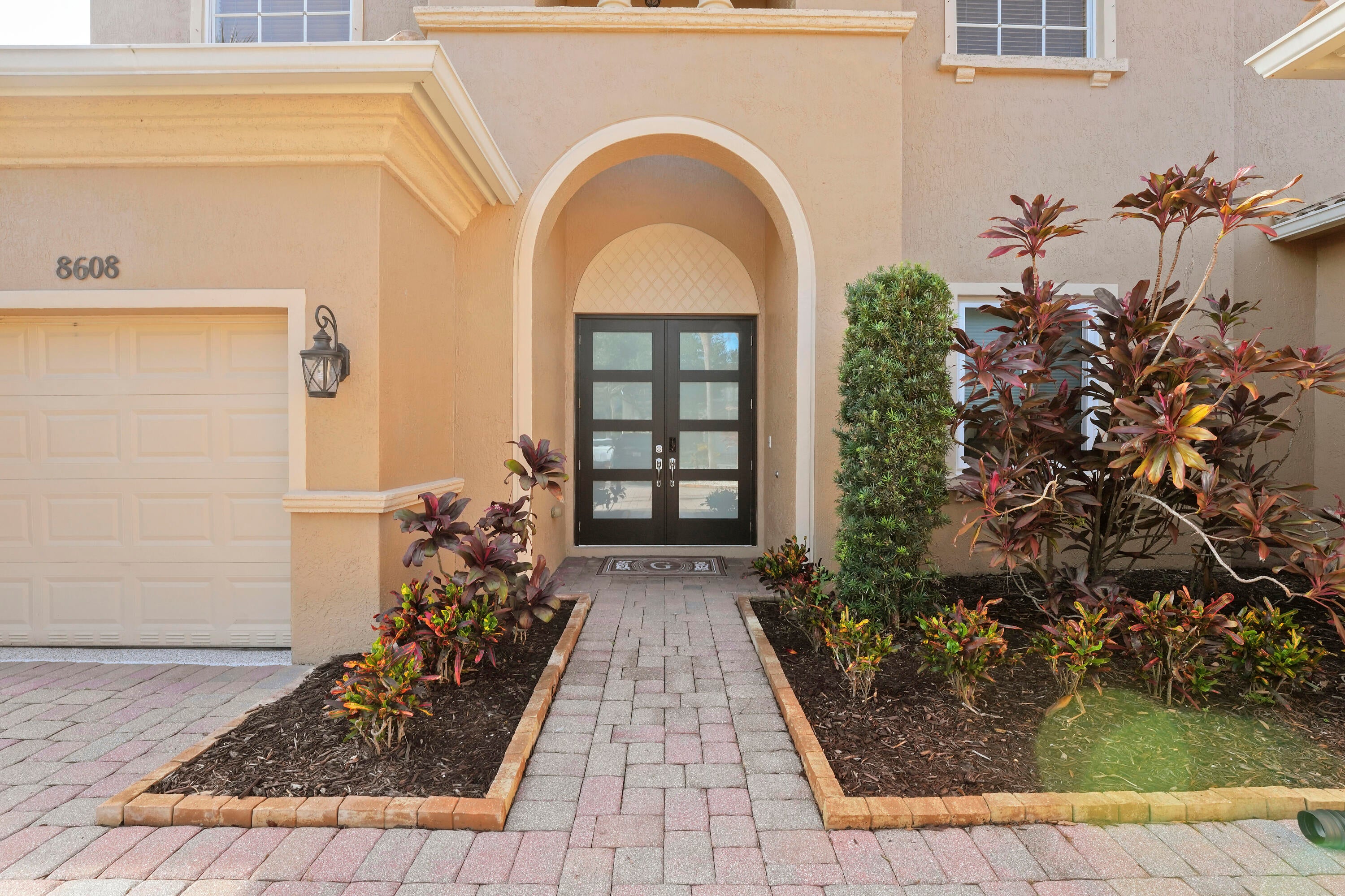 8608 PALISADES LAKE Drive