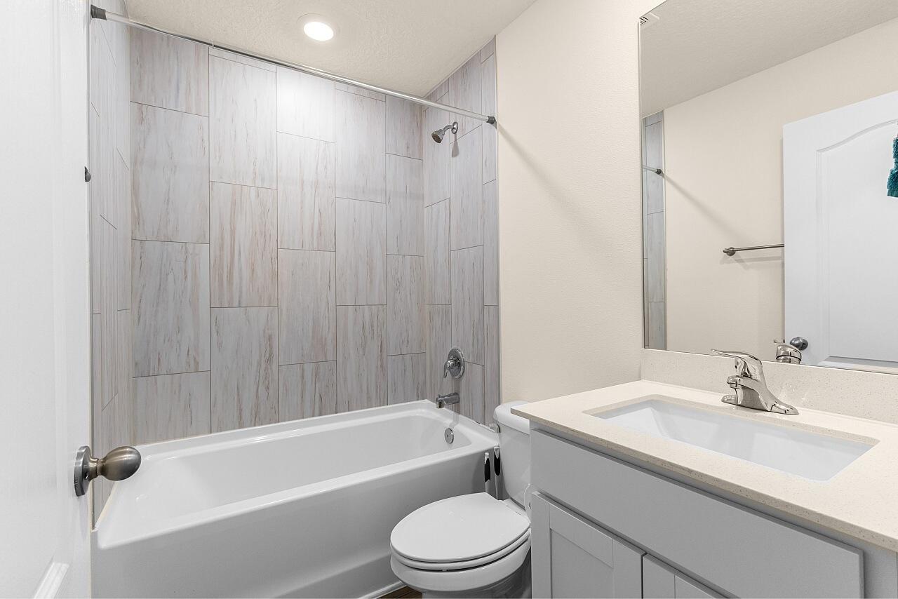 VERO LAKE ESTATES UNIT P - Residential