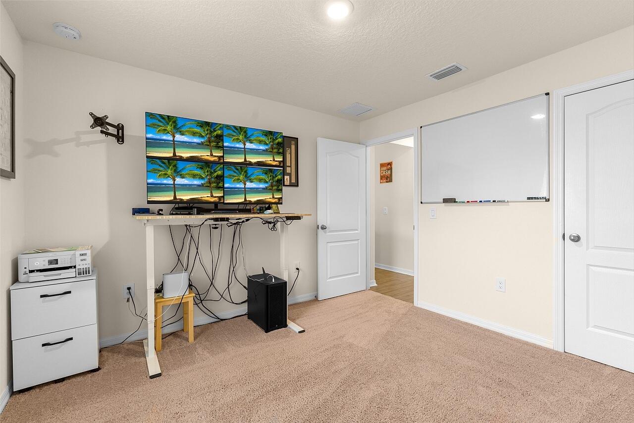 VERO LAKE ESTATES UNIT P - Residential