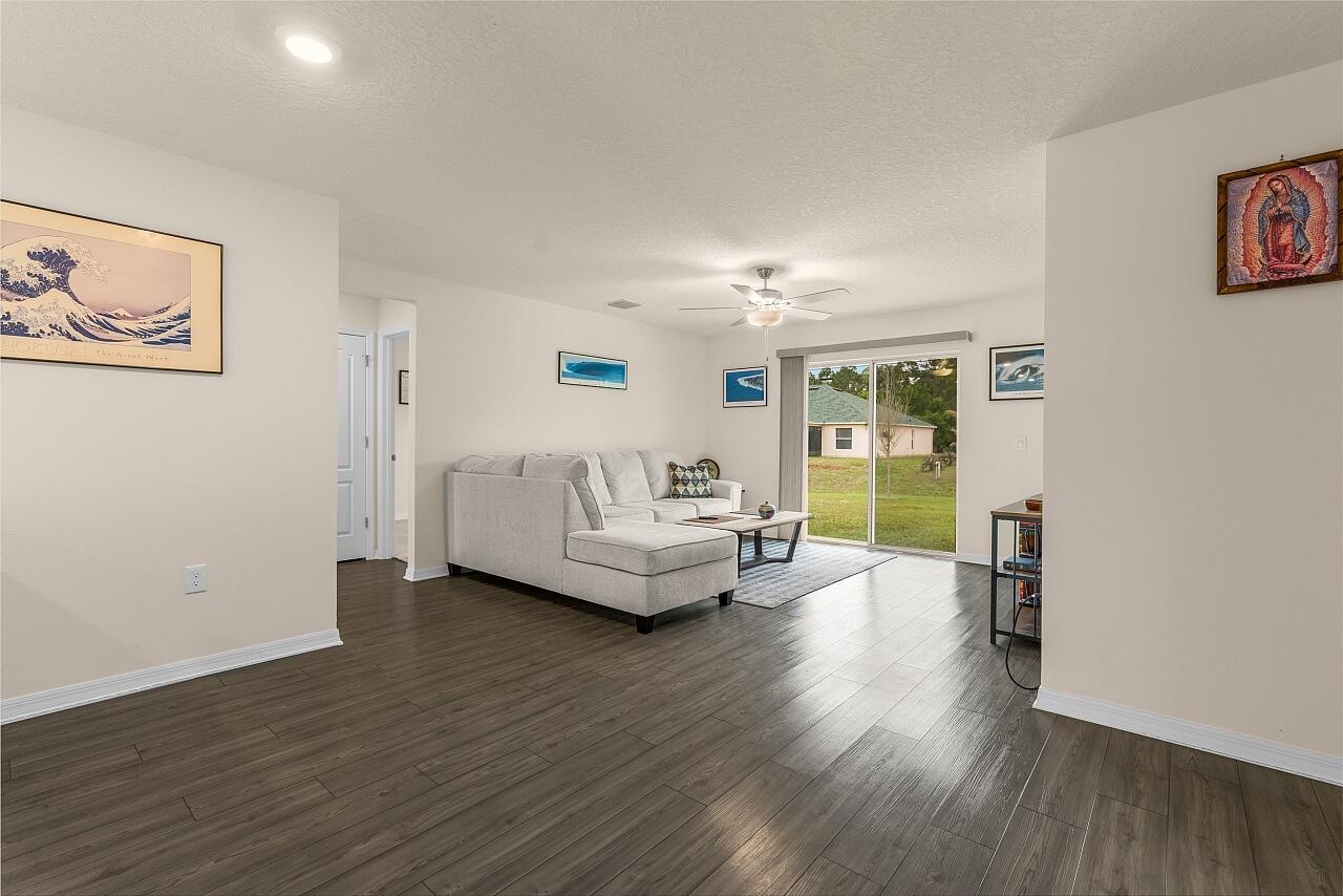 VERO LAKE ESTATES UNIT P - Residential