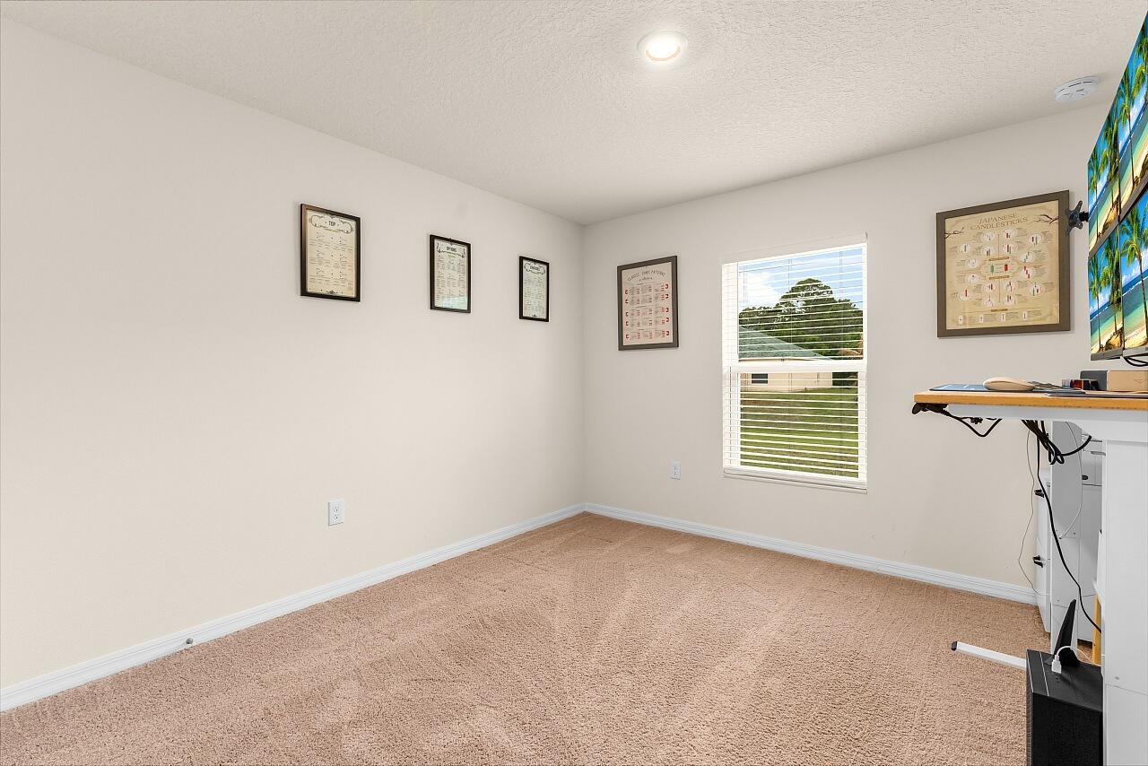 VERO LAKE ESTATES UNIT P - Residential