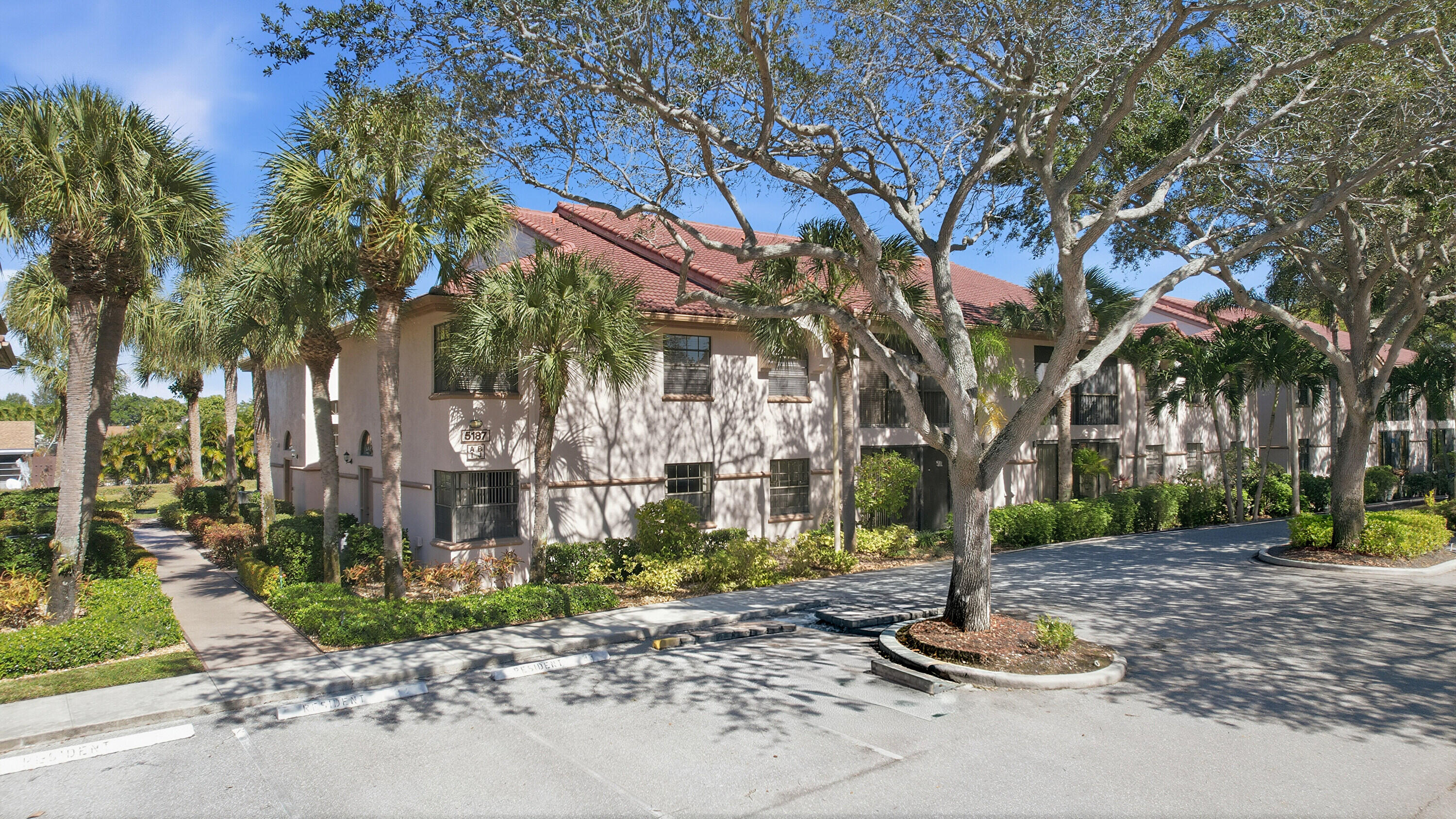 Platina/ Diamante Village - Residential Lease