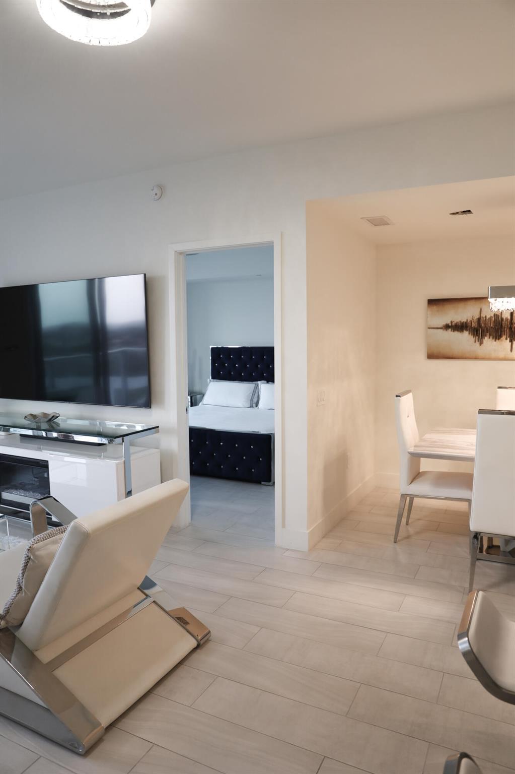 2000 Metropica Way 811