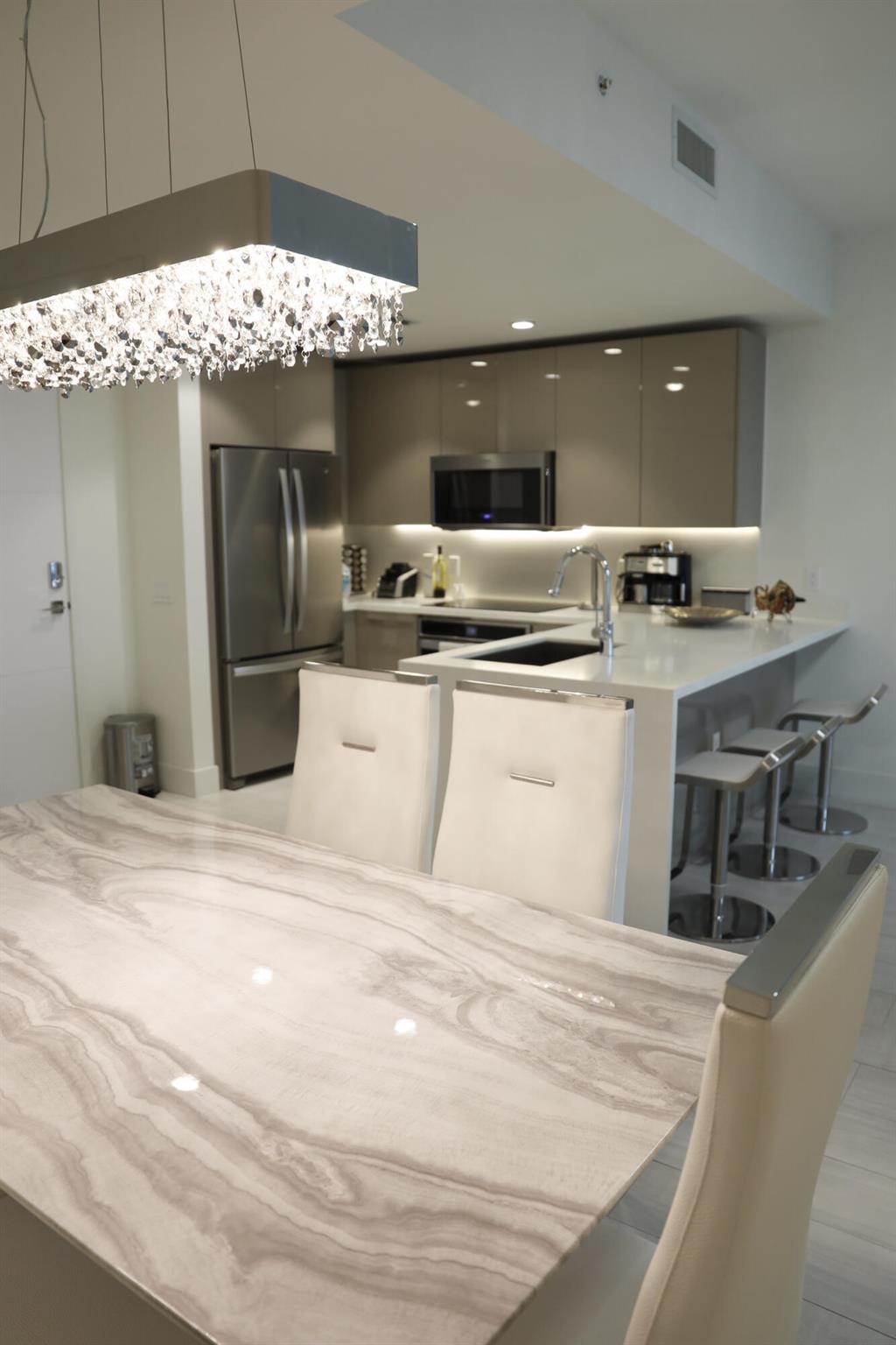 2000 Metropica Way 811