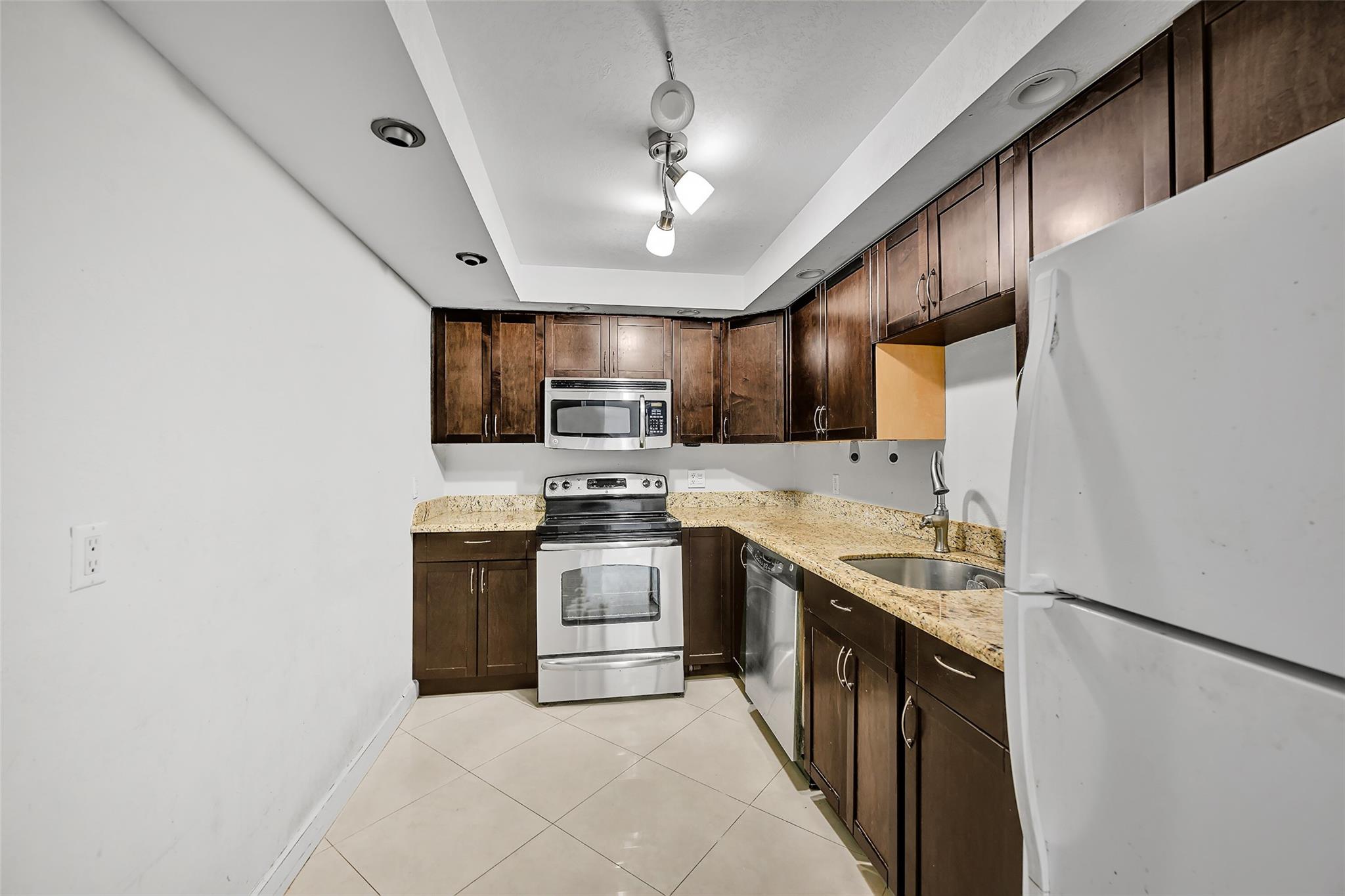 Pompano Beach Club North - Residential