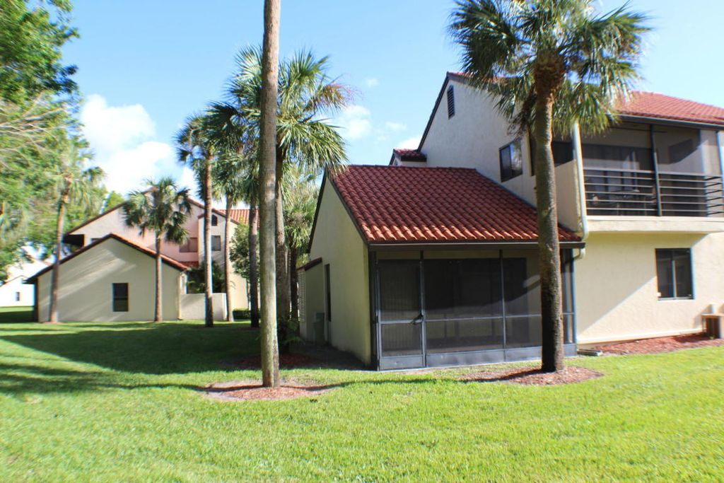 Photo of 10 Via De Casas Sur #105, Boynton Beach, FL 33426 (MLS # R10975848)