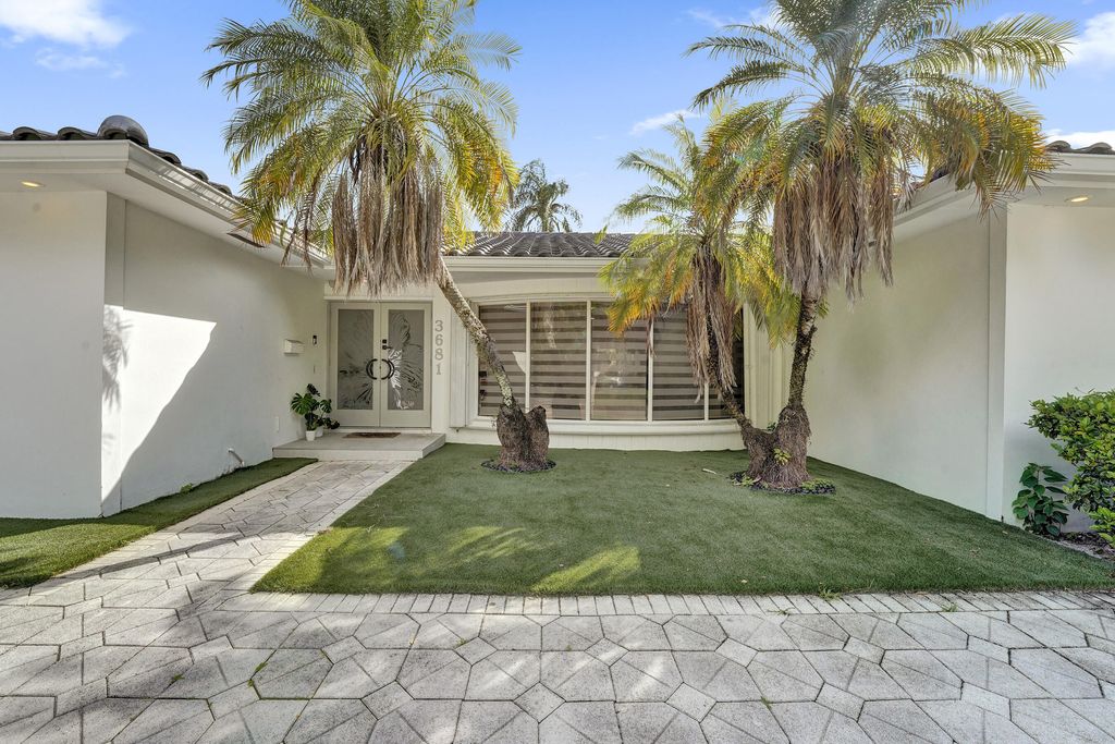 Photo of 3681 N 54th Avenue, Hollywood, FL 33021 (MLS # B26015420)