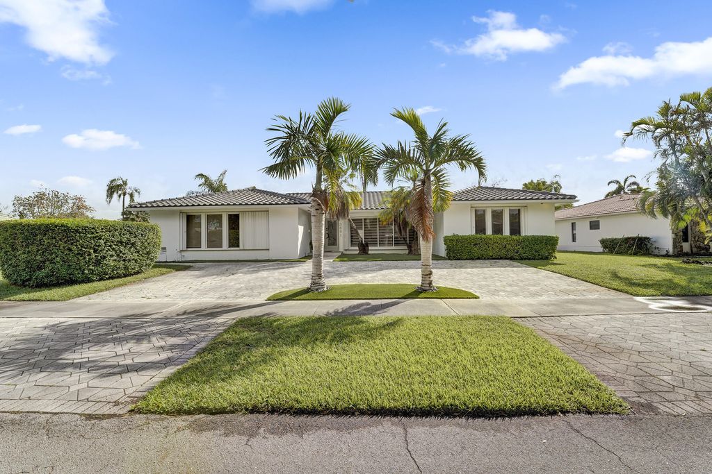 Photo of 3681 N 54th Avenue, Hollywood, FL 33021 (MLS # B26015420)