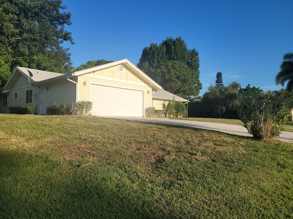 Photo of 2913 SE Darien Road, Port Saint Lucie, FL 34952 (MLS # R11081037)