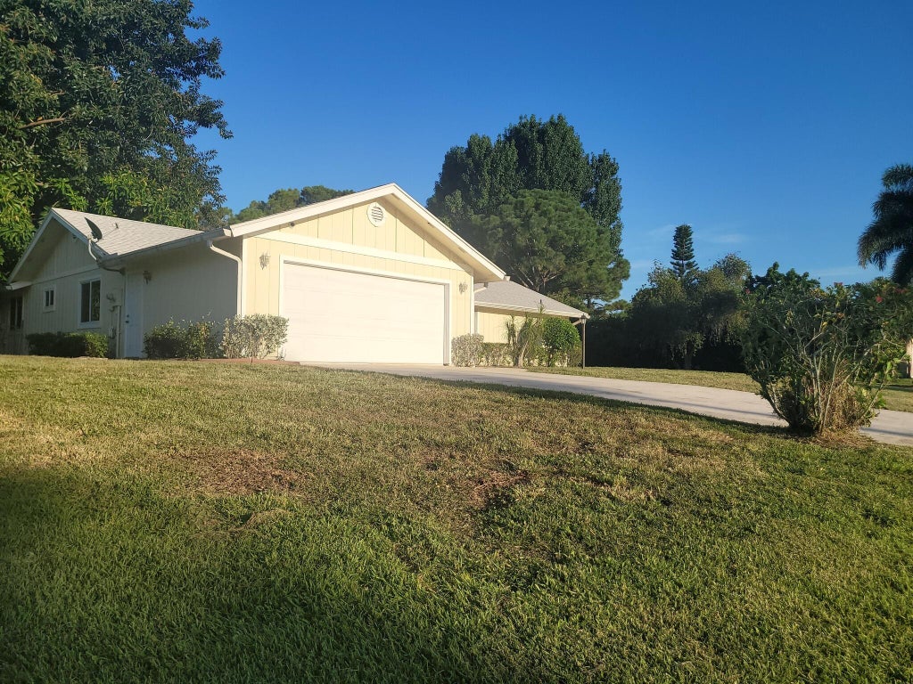Photo of 2913 SE Darien Road, Port Saint Lucie, FL 34952 (MLS # R11081037)