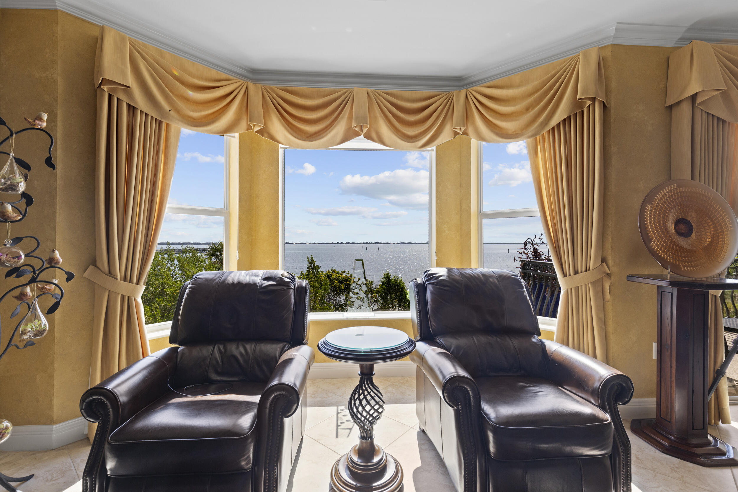 OUTRIGGER HARBOUR CONDO - Residential