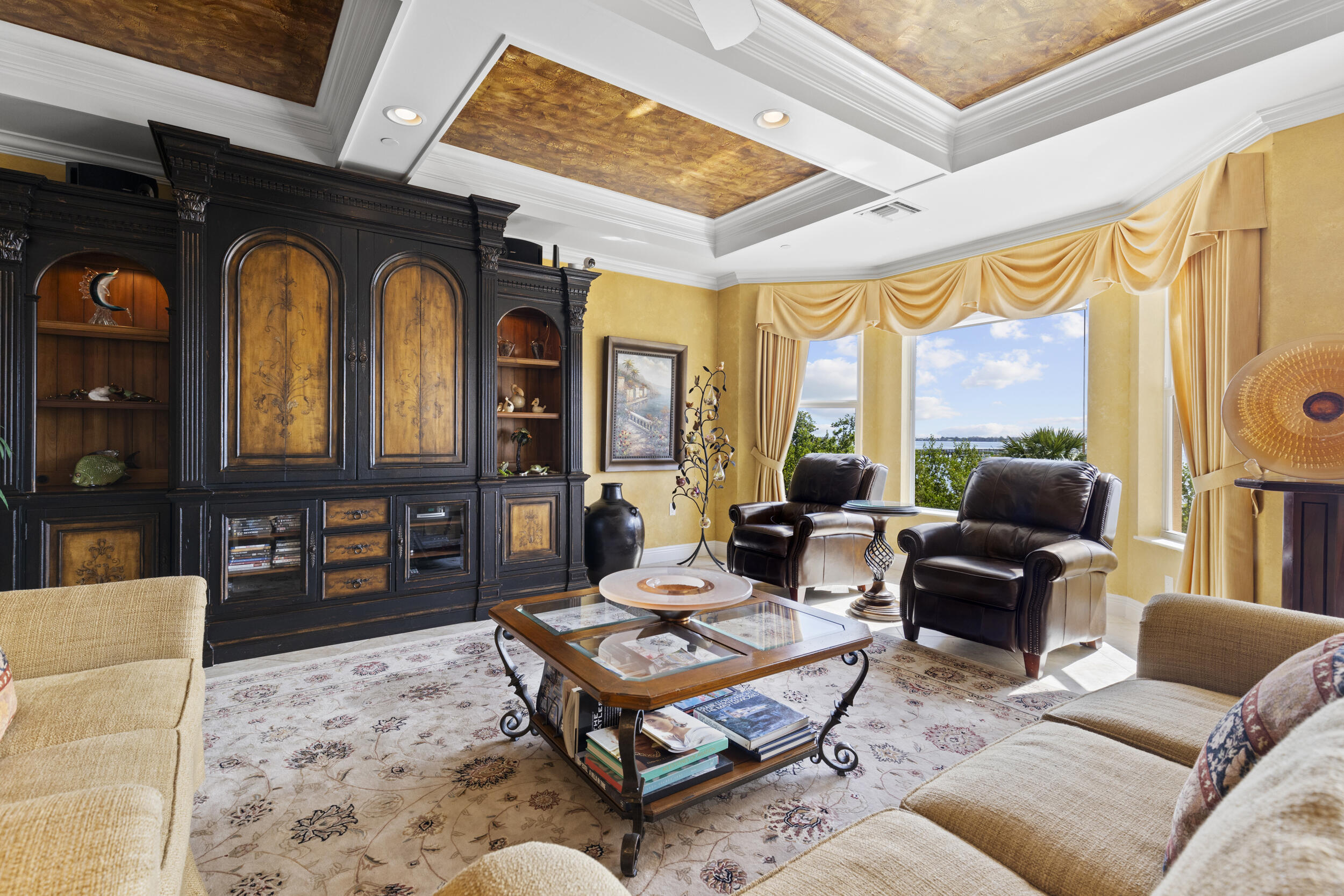 OUTRIGGER HARBOUR CONDO - Residential