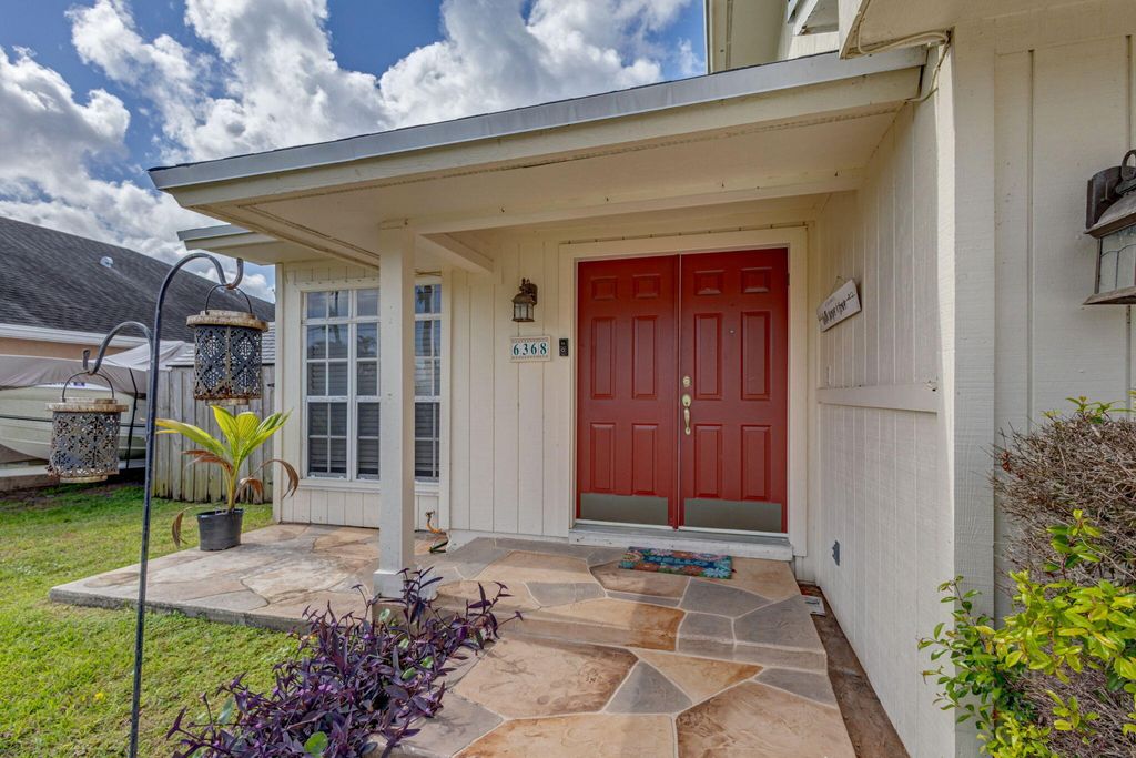 Photo of 6368 Robinson Street, Jupiter, FL 33458 (MLS # R10984033)