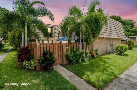 844 Springdale Circle Palm Springs FL 33461