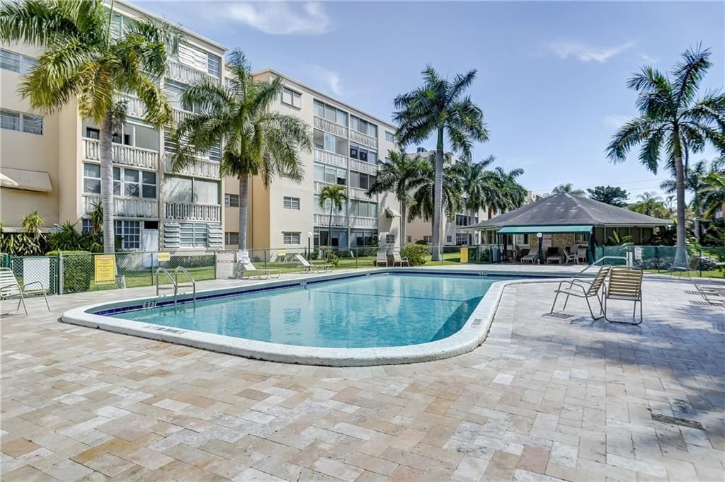 Photo of 233 NE 14th Ave #404, Hallandale Beach, FL 33009 (MLS # F10271339)