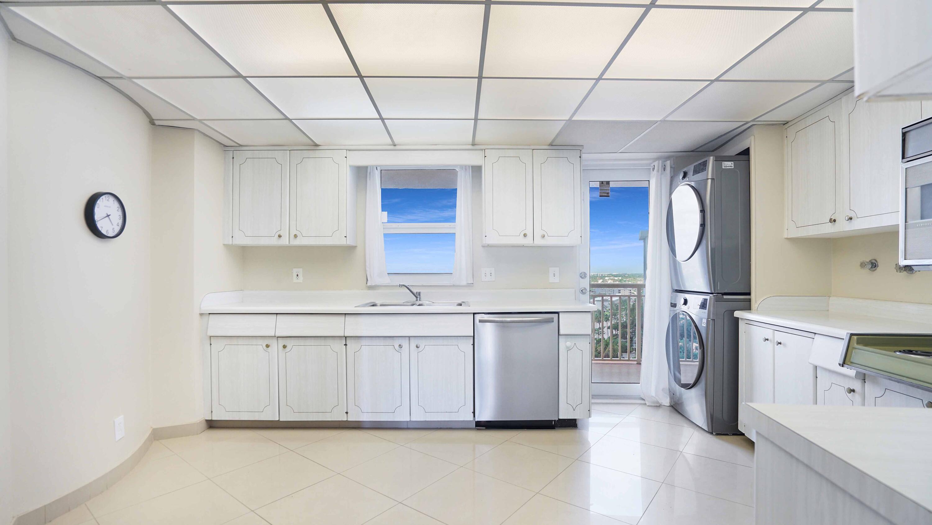 GALLEON CONDO - Residential