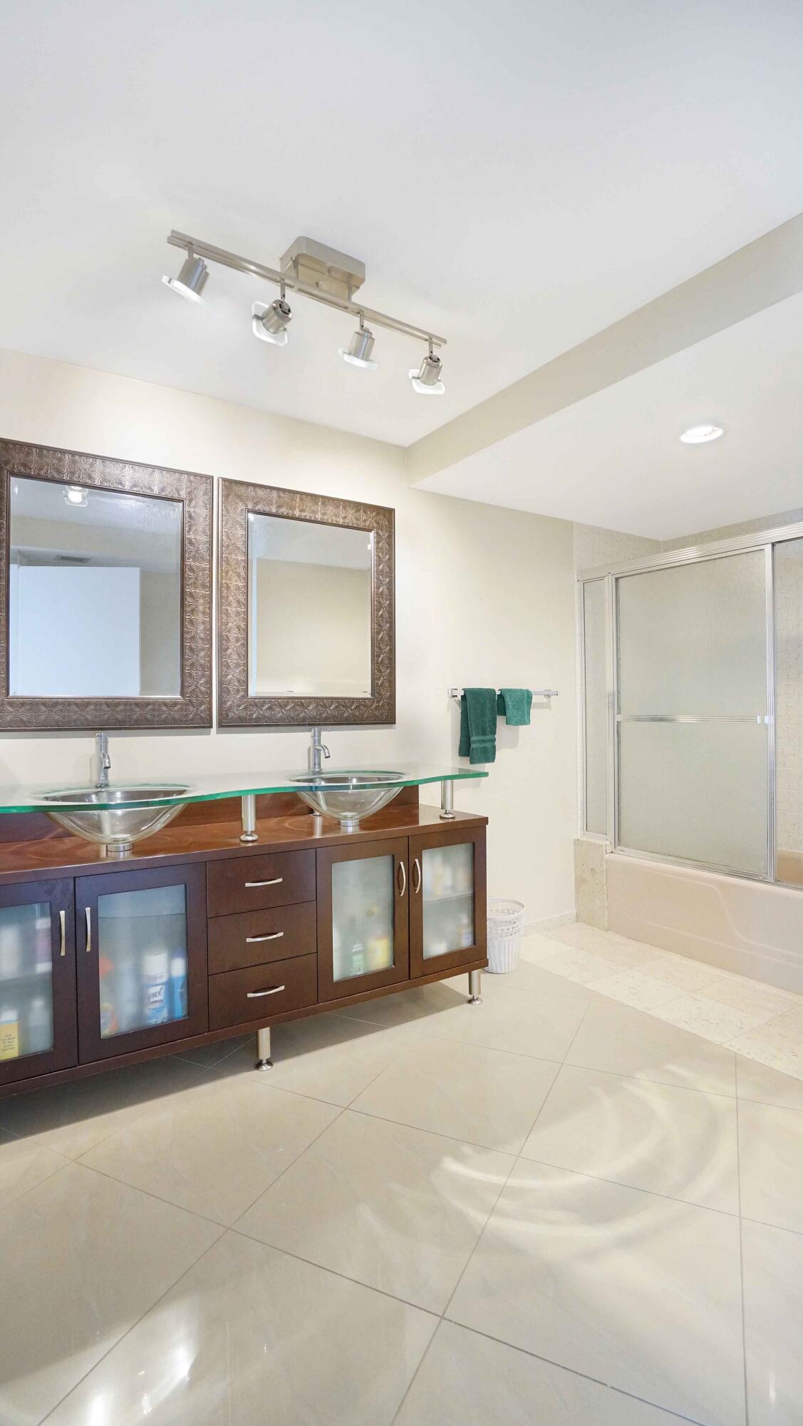 GALLEON CONDO - Residential