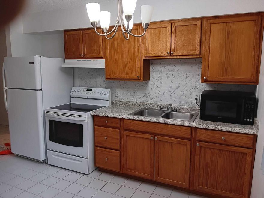 UNDER A NEW HOA- FASTER APPROVAL - Charming 2-Bedroom Apartment in a Prime Location! Welcome to this beautifully inviting 2-bedroom, 1-bathroom apartment that offers the perfect blend of comfort and convenience for you and your family. Enjoy spacious living in a home that's thoughtfully designed for your lifestyle. Ideally located in a desirable neighborhood, this condo is just minutes away from top-rated schools, shopping centers, dining hotspots, and scenic parks. Everything you need is within reach! Don't miss out on this incredible opportunity - schedule a tour today and make this perfect apartment your new home!