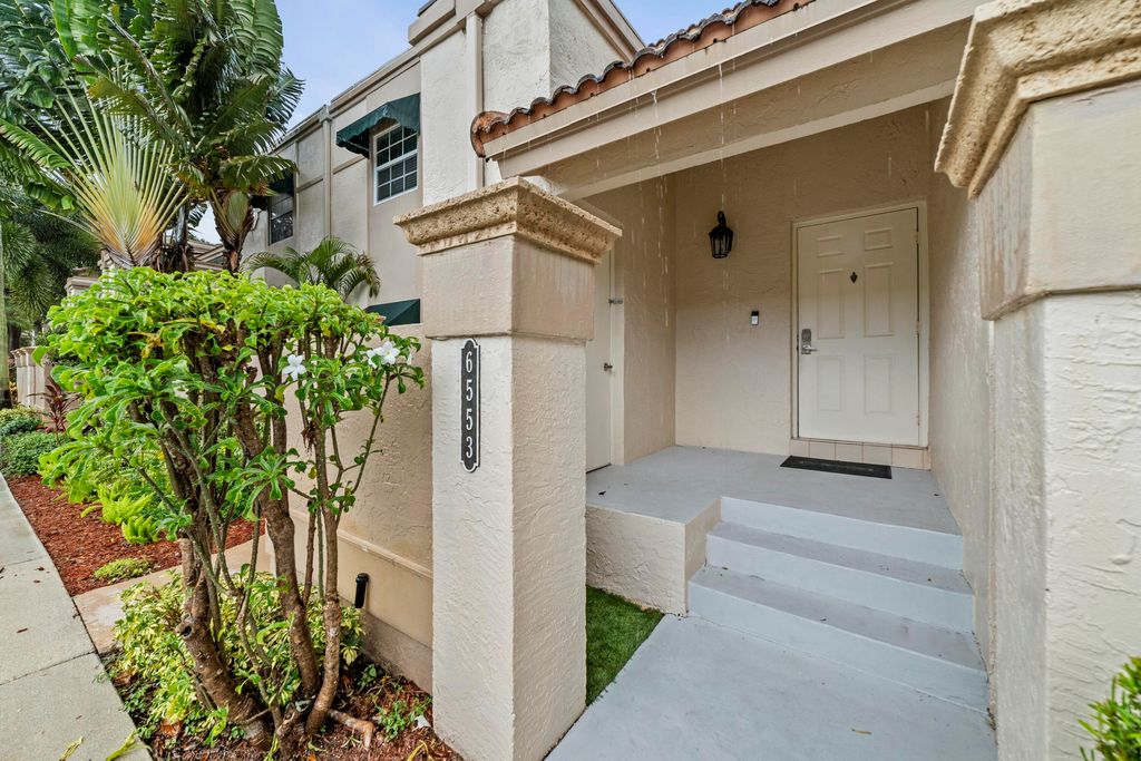 Photo of 6553 Via Regina, Boca Raton, FL 33433 (MLS # B26014898)