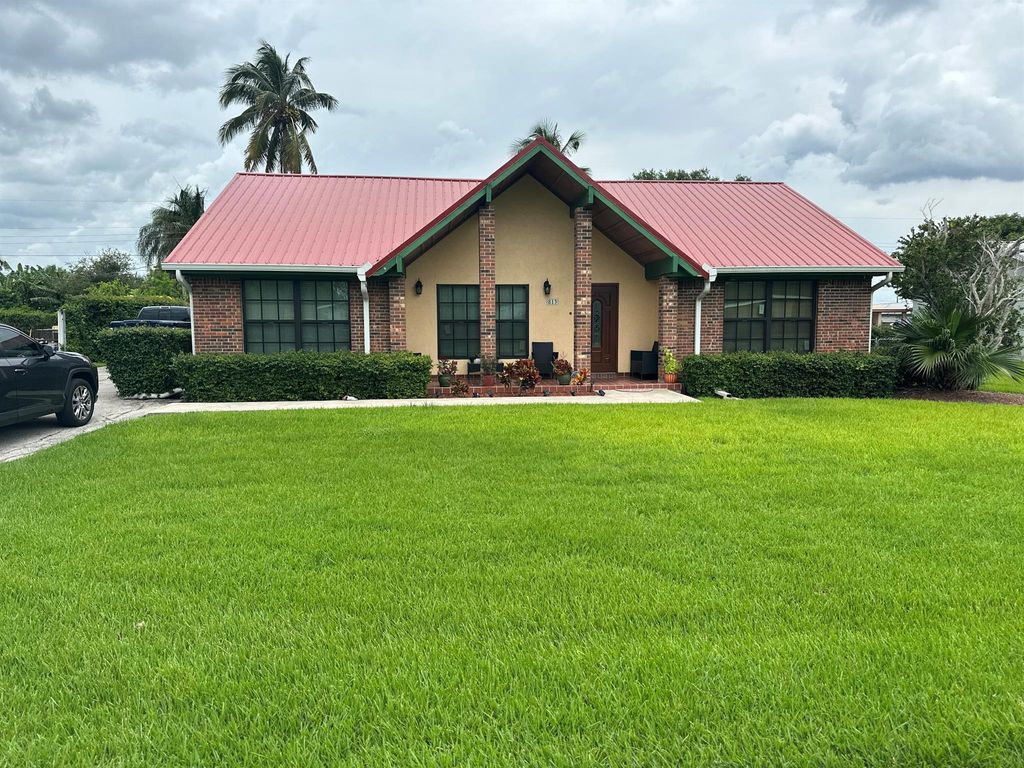 Photo of 813 NE 2nd Street, Belle Glade, FL 33430 (MLS # R10897925)