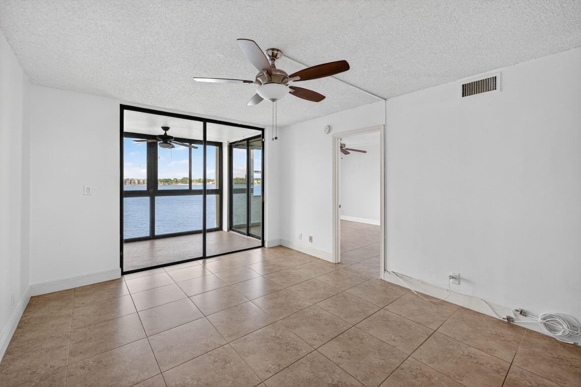 Lake Emerald - Residential