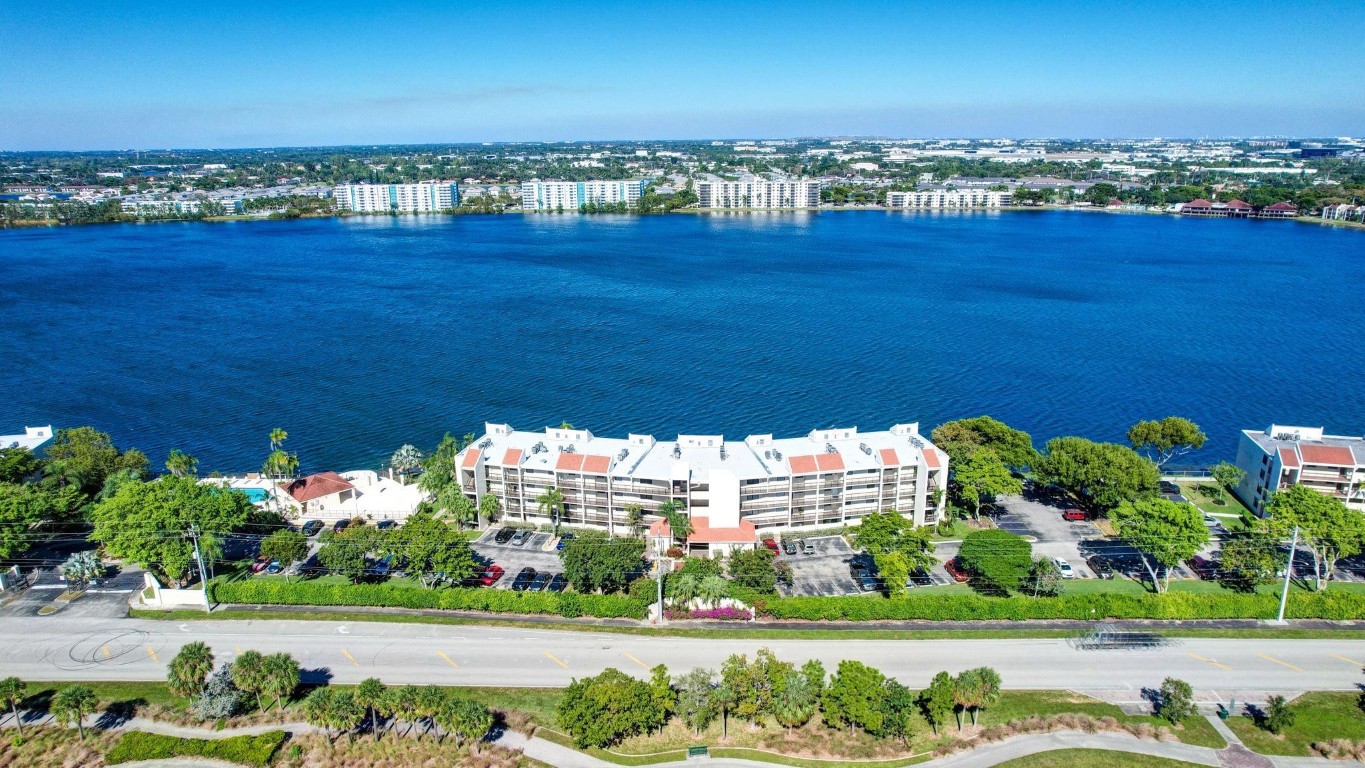 Lake Emerald - Residential