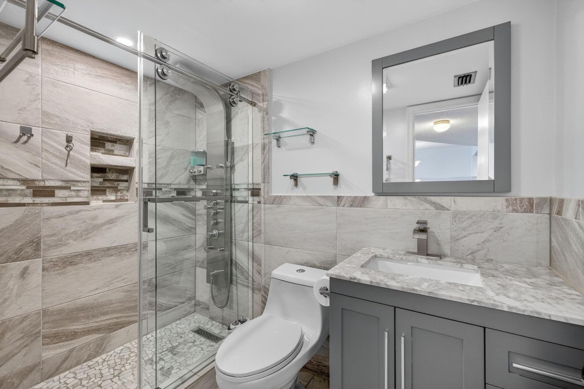 Lake Emerald - Residential