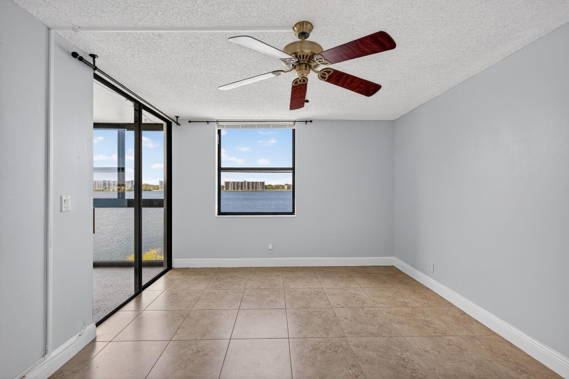 Lake Emerald - Residential