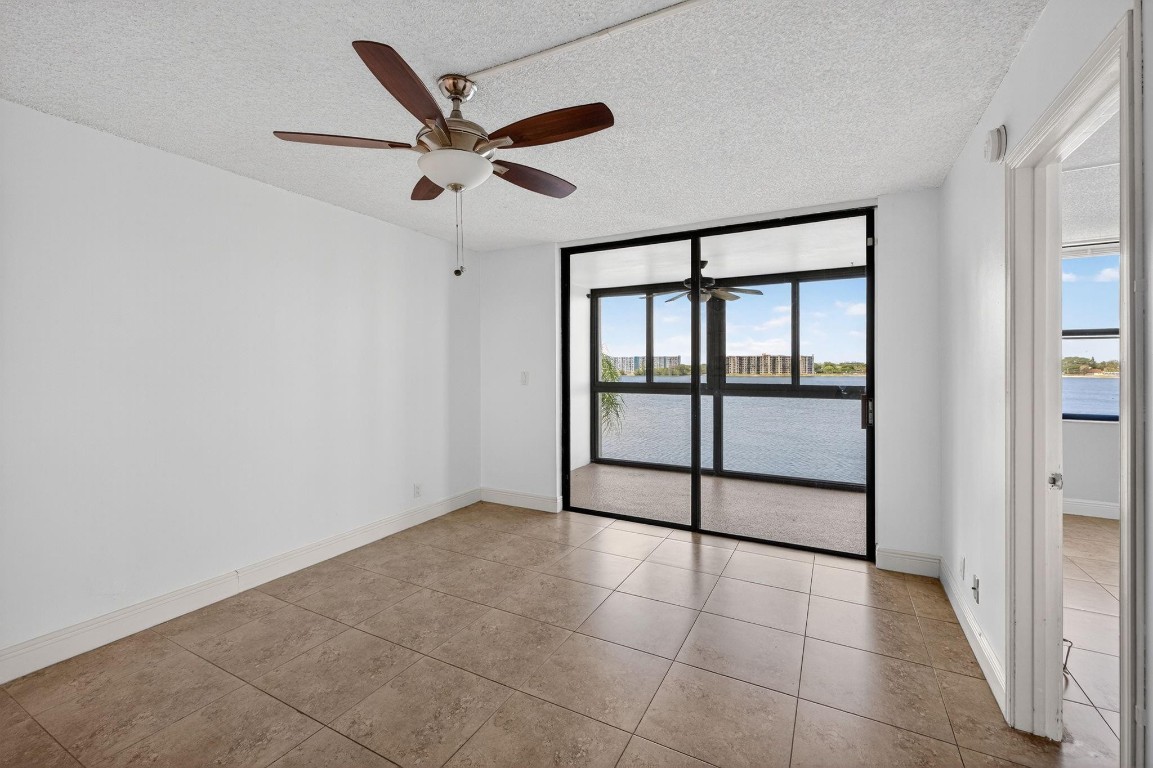 Lake Emerald - Residential