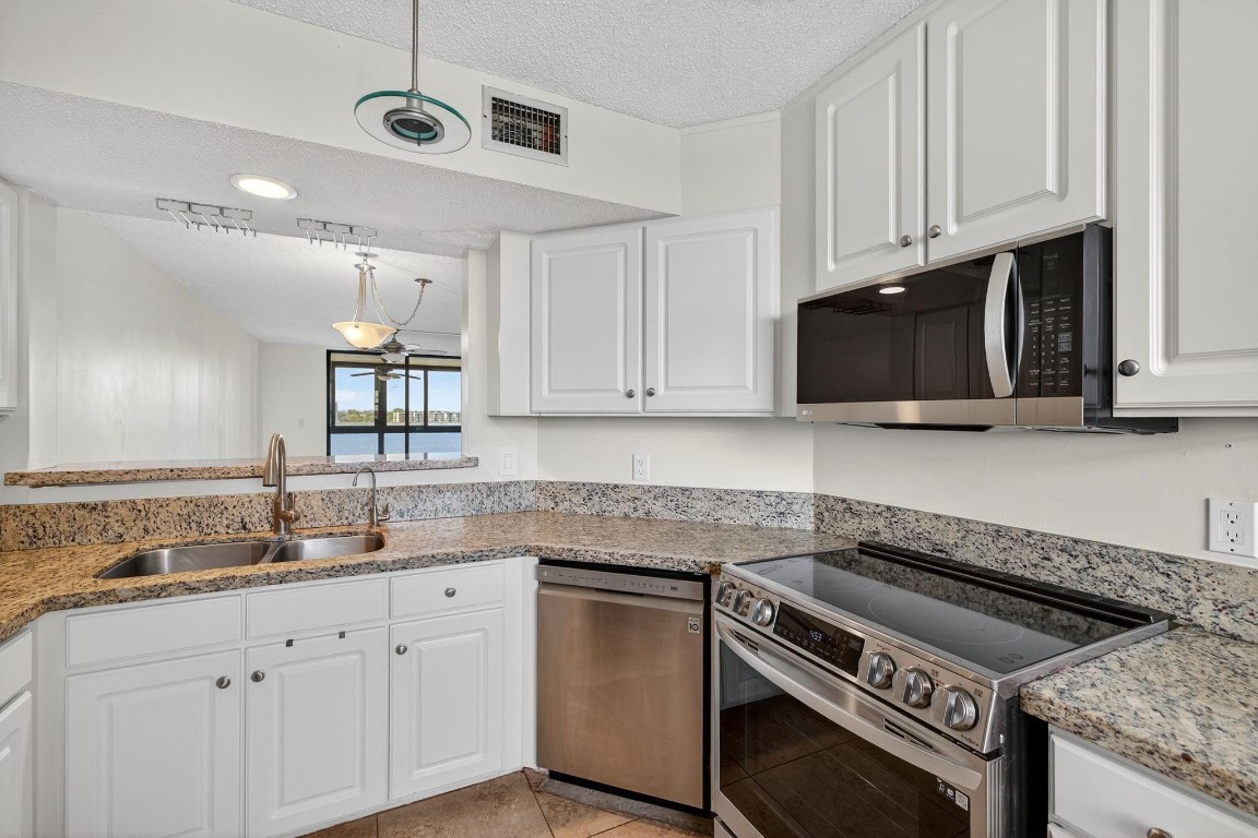 Lake Emerald - Residential