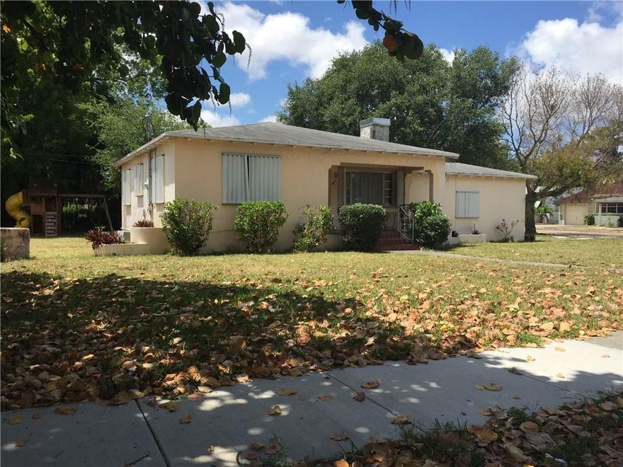 FIRE DAMAGED.  Please read.  Fire damaged to the enclosure and electrical room.  CODE ENFORCEMENT VIOLATIONS.  COUNTY shows as 3/2.  Corner DOUBLE LOT.  CASH OFFERS ONLY.  BUYER WILL NEED TO PROVIDE PROOF OF CASH TO CLOSE.  NO EXCEPTIONS.  DO YOUR DUE DILIGENCE.    CONTRACT MUST BE SUBMITTED AS IS.