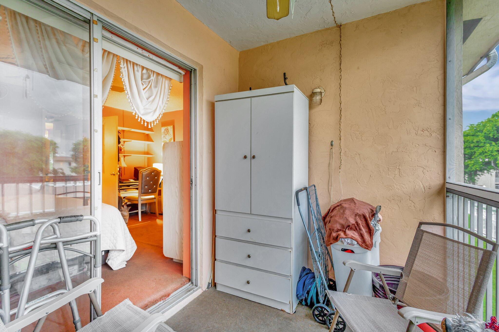 VILLAGE GREEN KENSINGTON CONDO - Residential