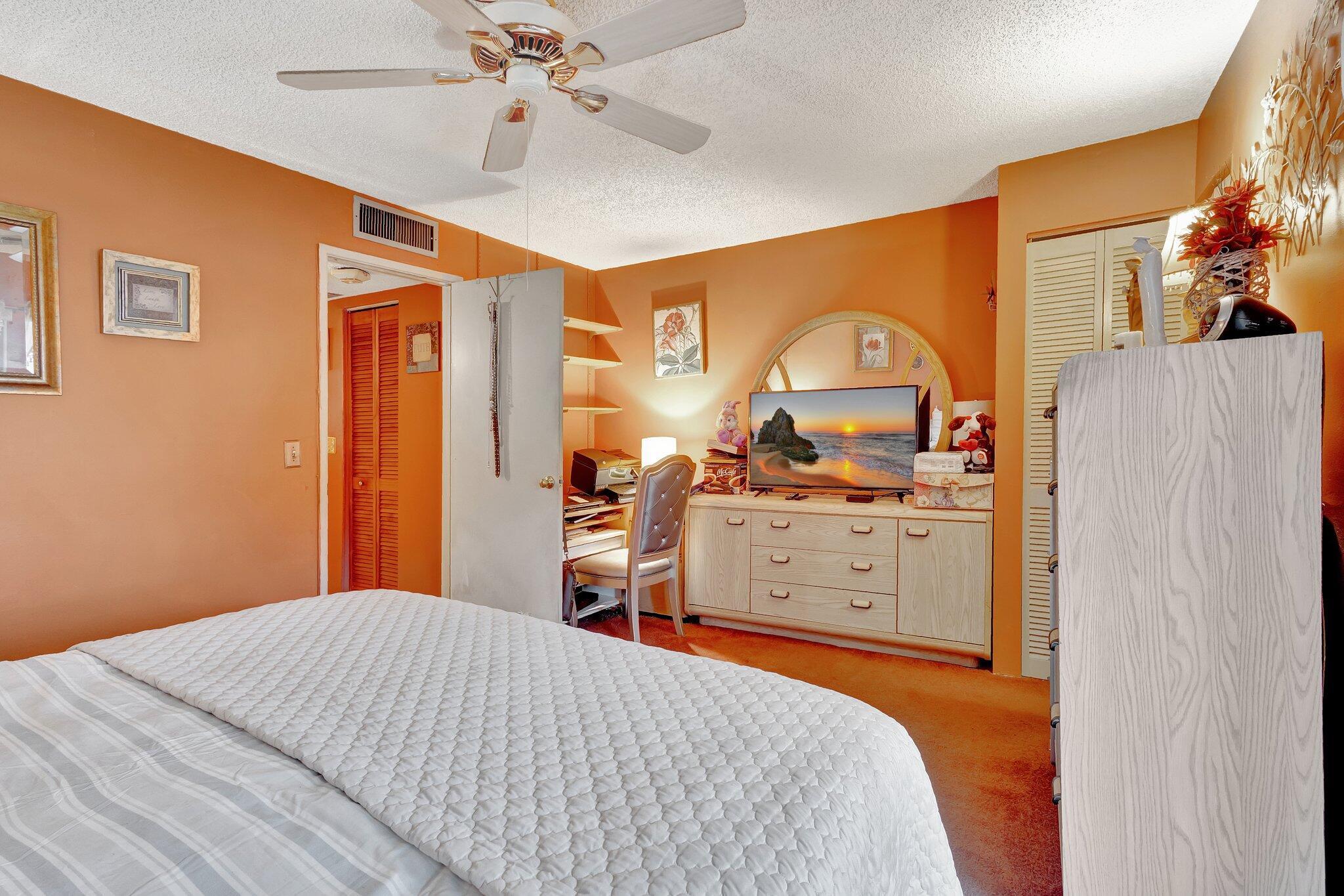 VILLAGE GREEN KENSINGTON CONDO - Residential