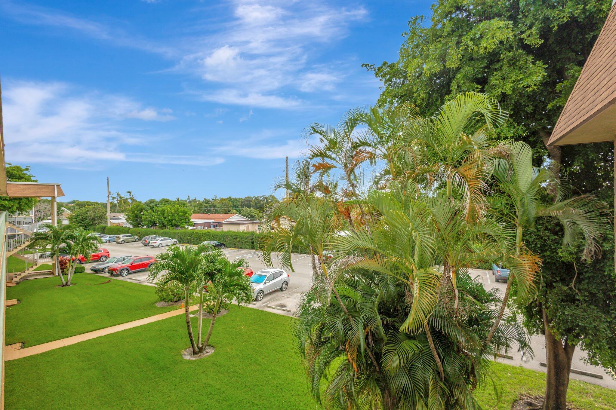 VILLAGE GREEN KENSINGTON CONDO - Residential