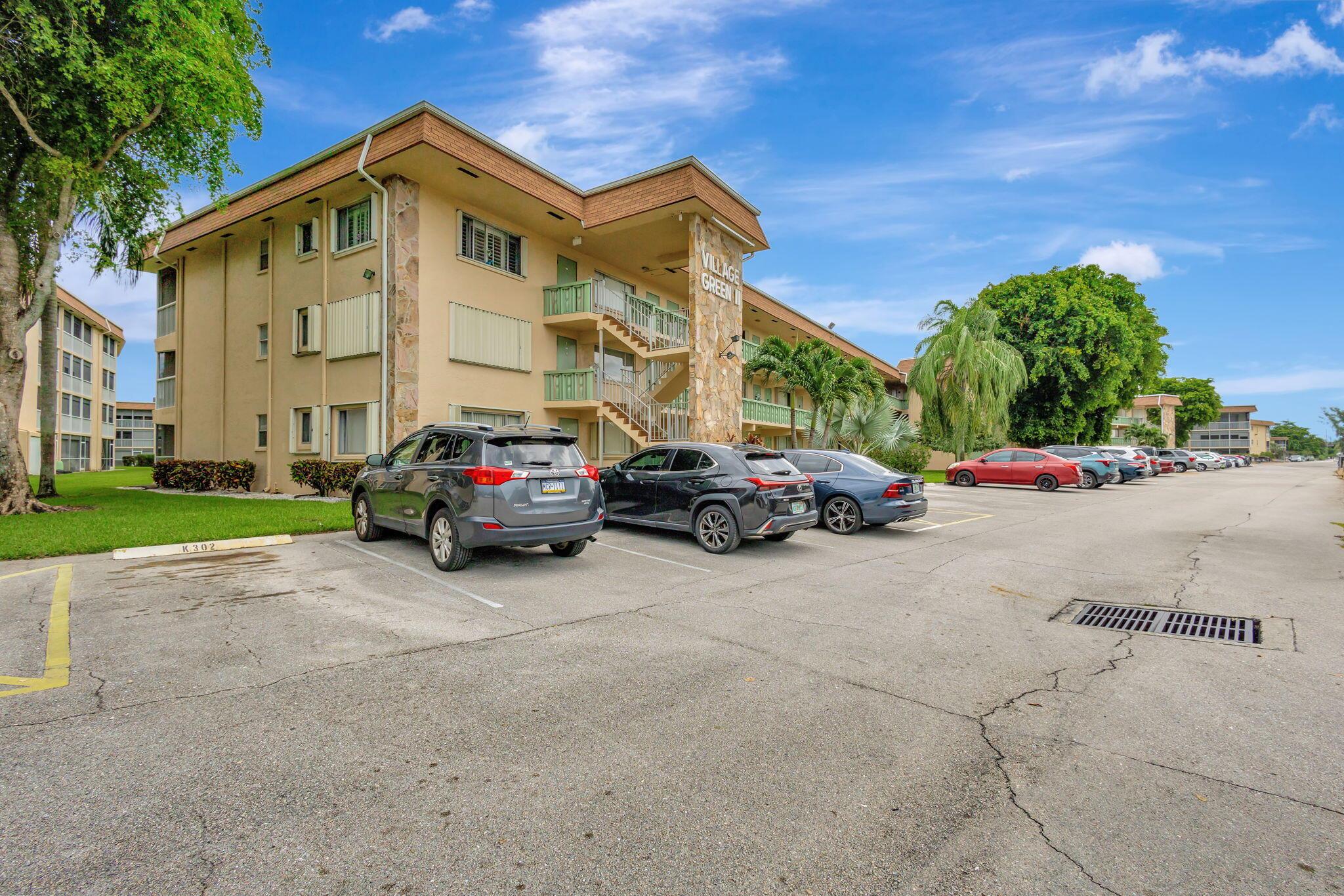 VILLAGE GREEN KENSINGTON CONDO - Residential