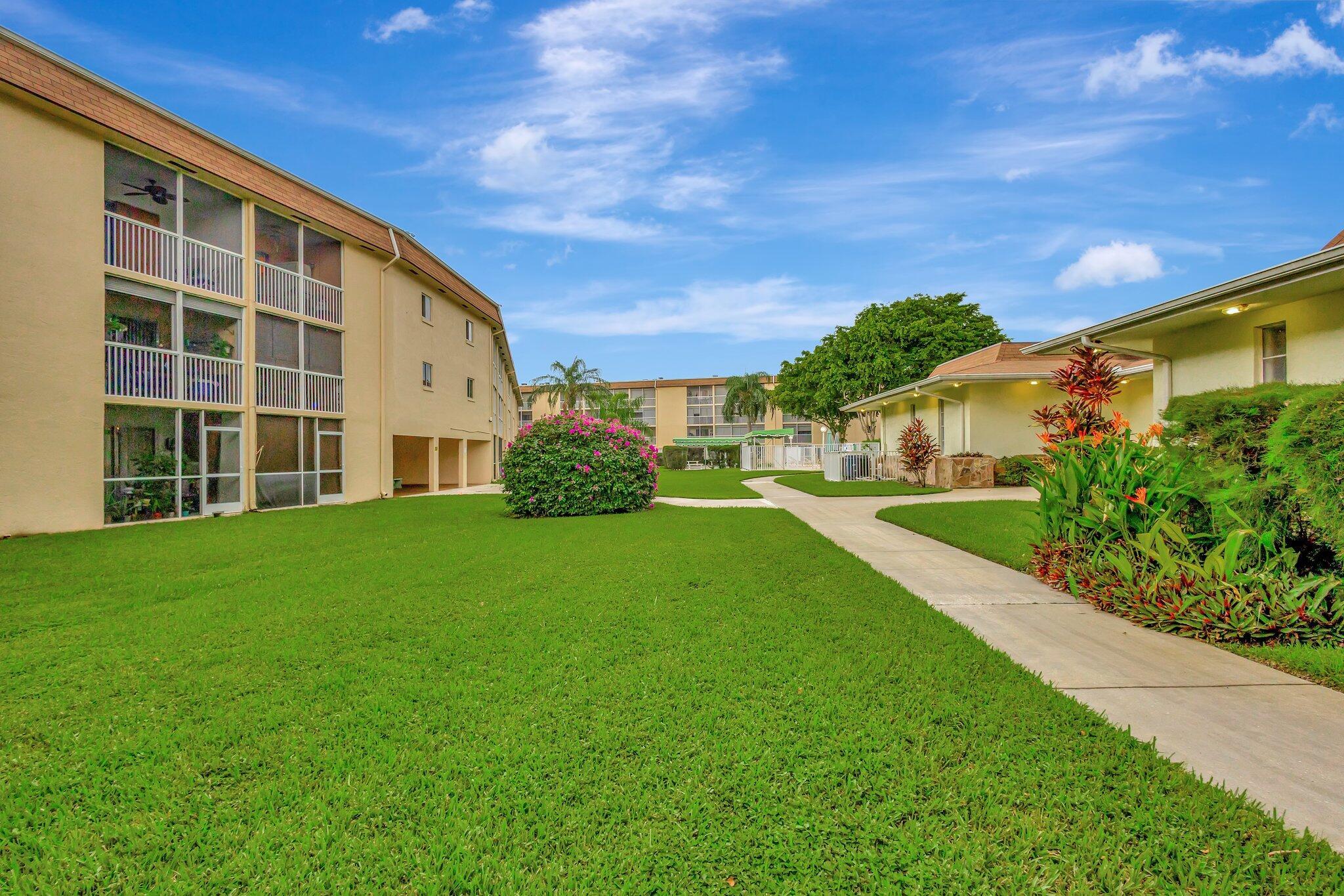 VILLAGE GREEN KENSINGTON CONDO - Residential