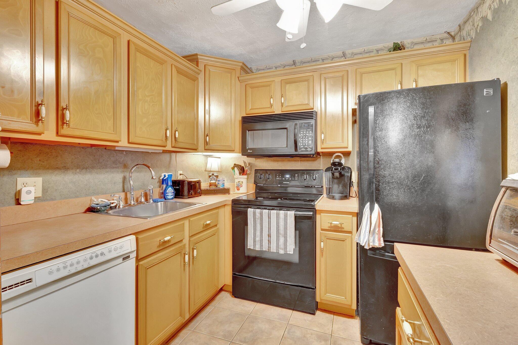 VILLAGE GREEN KENSINGTON CONDO - Residential