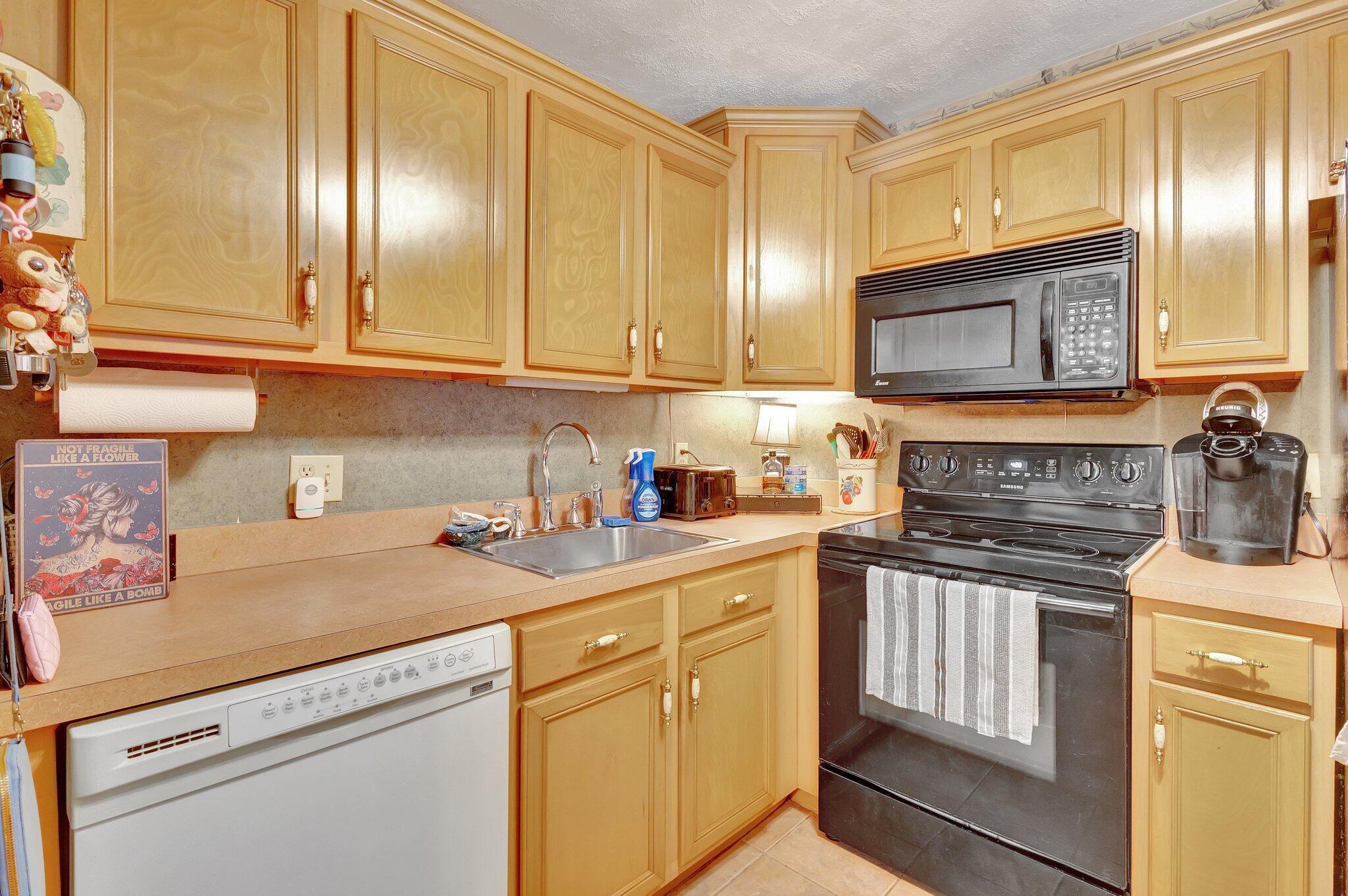 VILLAGE GREEN KENSINGTON CONDO - Residential