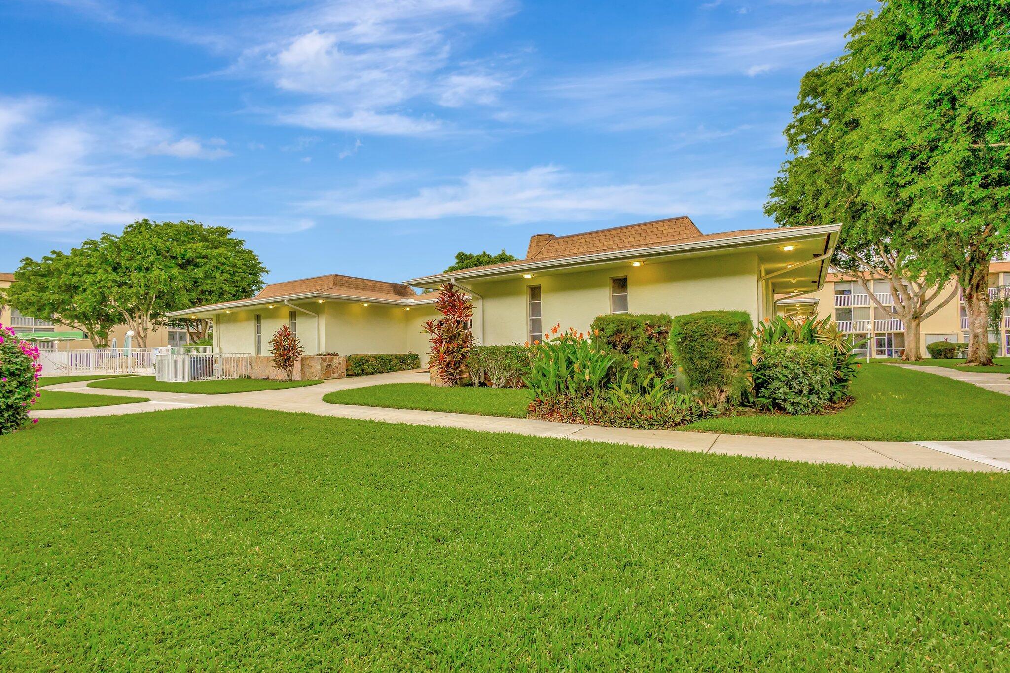 VILLAGE GREEN KENSINGTON CONDO - Residential